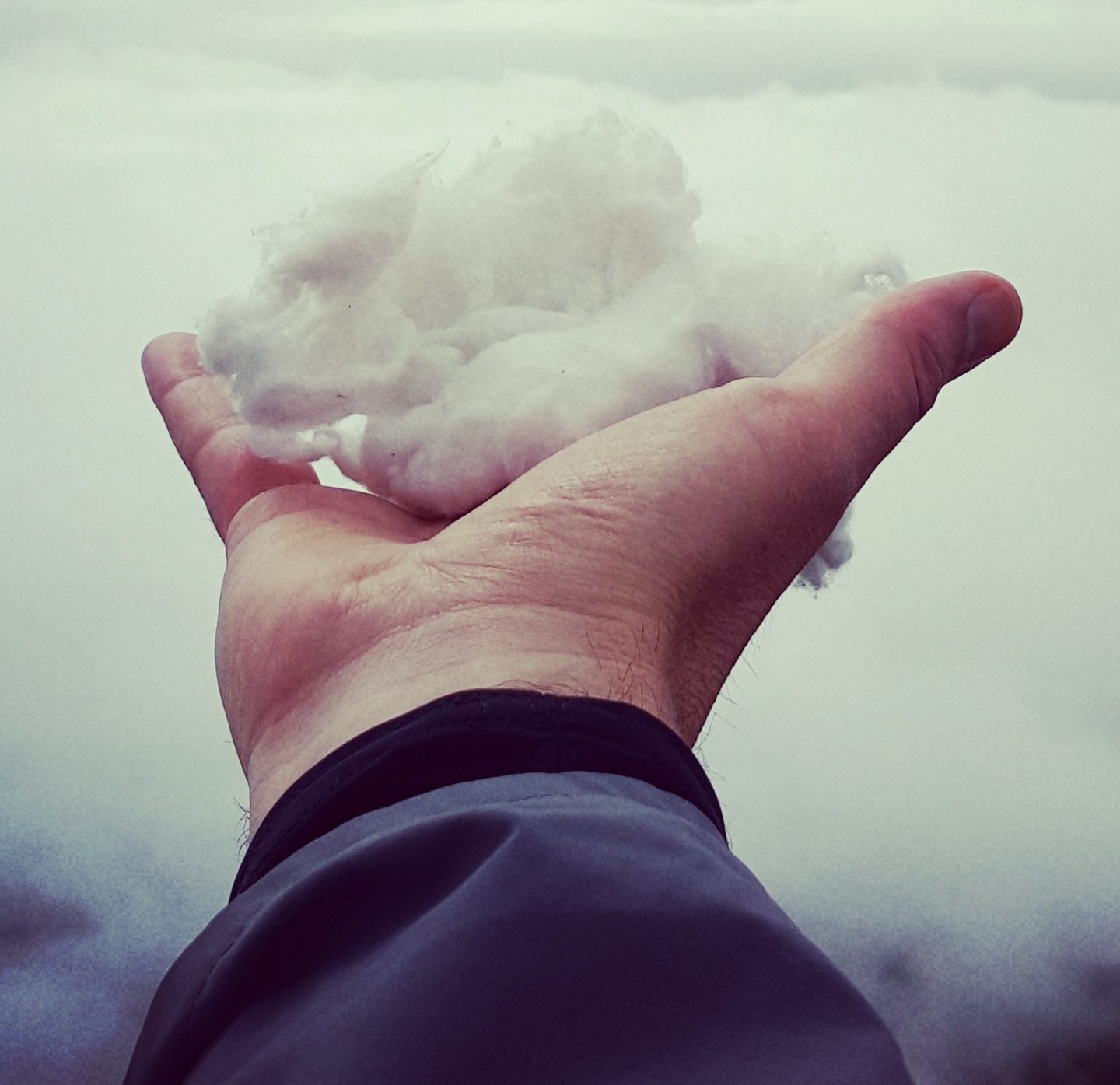 Abstract representation of cloud infrastructure challenges, emphasizing the pitfalls of an unmanaged AWS cloud environment and the risks of inefficiencies.